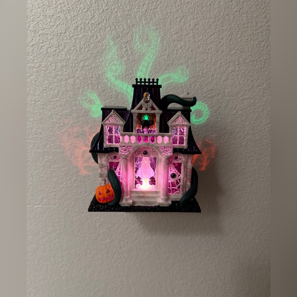 B&BW Wallflower Spooky House Projector - Picture 1 of 5